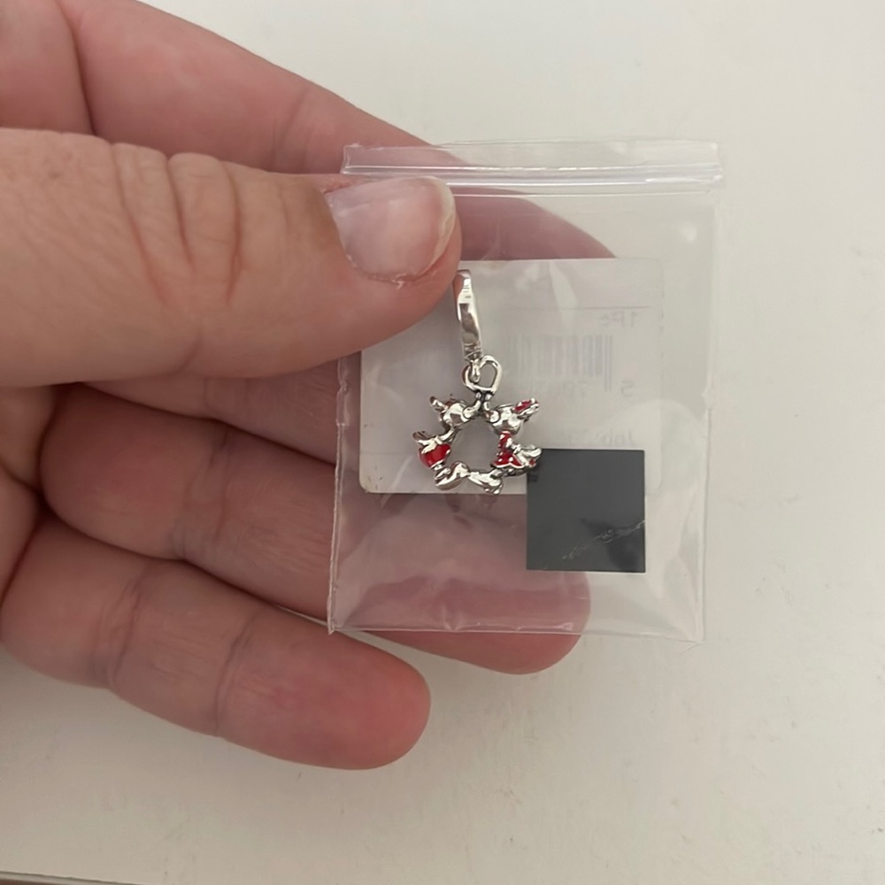 Pandora x Disney - kissing Mickey and Minnie